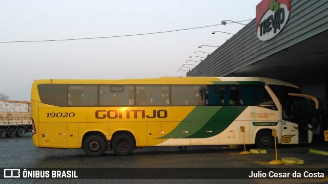 Empresa Gontijo de Transportes 19020 na cidade de Monte Alegre de Minas, Minas Gerais, Brasil, por Julio Cesar da Costa. Número da foto: #7667791.
