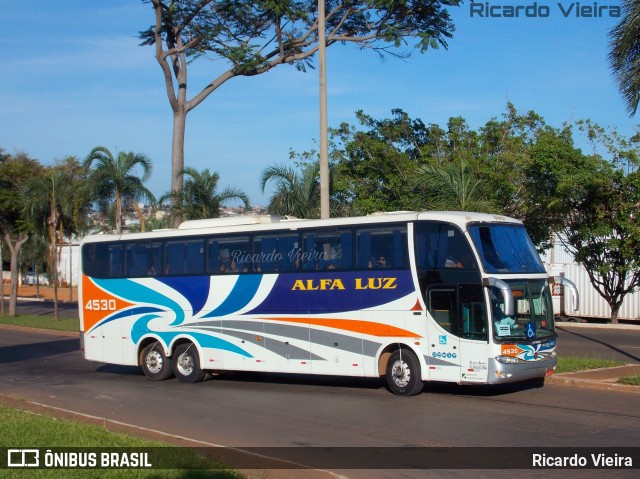 Alfa Luz Viação Transportes 4530 na cidade de Luziânia, Goiás, Brasil, por Ricardo Vieira. ID da foto: 7669240.