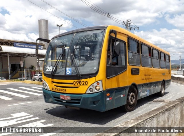 Viação Santa Edwiges 09020 na cidade de Betim, Minas Gerais, Brasil, por Vicente de Paulo Alves. Número da foto: #7711955.