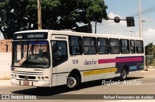 Jacktur 1518 na cidade de Camaçari, Bahia, Brasil, por Rafael Fernandes de Avellar. Número da foto: #7716412.