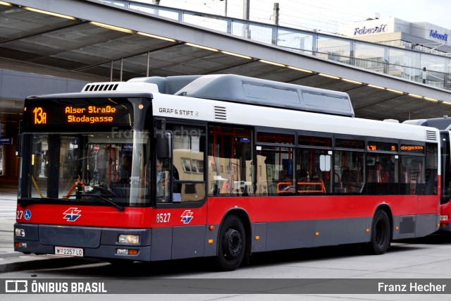 Wiener Linien 8527 na cidade de Vienna, Áustria, por Franz Hecher. ID da foto: 7721832.