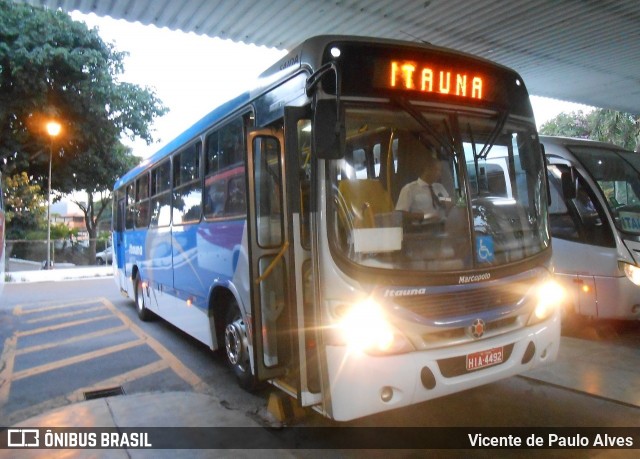 Viação Itaúna 1790 na cidade de Itaúna, Minas Gerais, Brasil, por Vicente de Paulo Alves. Número da foto: #7721768.