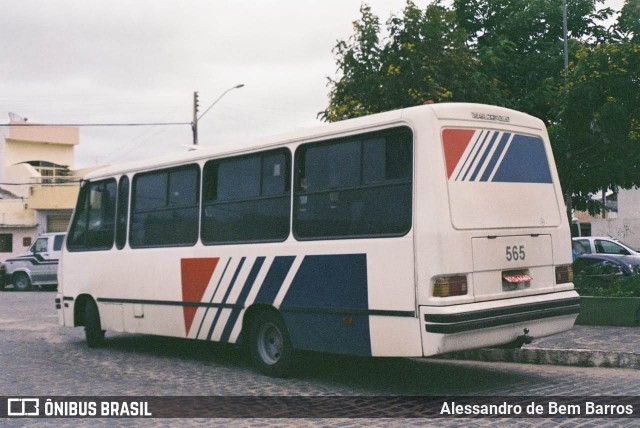 Ônibus Particulares 565 na cidade de Santa Cruz do Capibaribe, Pernambuco, Brasil, por Alessandro de Bem Barros. ID da foto: 7724262.