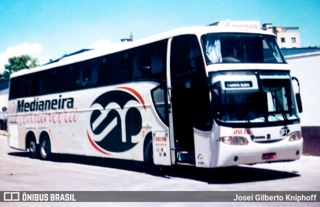 Viação Nossa Senhora de Medianeira 2036 na cidade de Caxias do Sul, Rio Grande do Sul, Brasil, por Joseí Gilberto Kniphoff. Número da foto: #7727574.