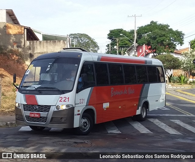 Branca de Neve Turismo 221 na cidade de Campinas, São Paulo, Brasil, por Leonardo Sebastiao dos Santos Rodrigues. Número da foto: #7729044.