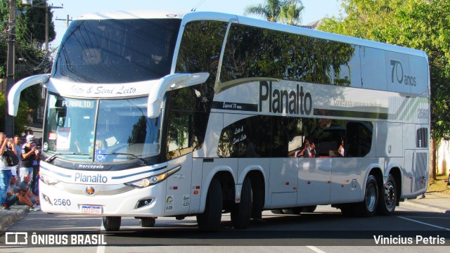 Planalto Transportes 2560 na cidade de Curitiba, Paraná, Brasil, por Vinicius Petris. Número da foto: #7730372.