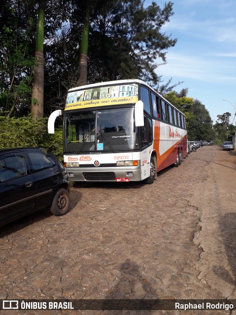 Novo Stillo Turismo 2200 na cidade de Conselheiro Lafaiete, Minas Gerais, Brasil, por Raphael Rodrigo. Número da foto: #7733808.