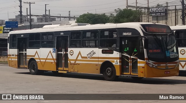 Companhia Carris Porto-Alegrense 0865 na cidade de Porto Alegre, Rio Grande do Sul, Brasil, por Max Ramos. Número da foto: #7732372.