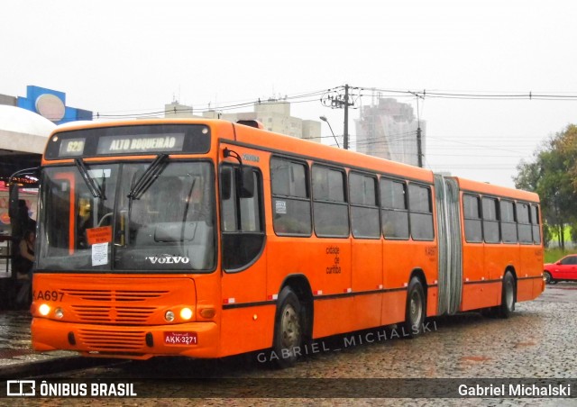 Viação Tamandaré KA697 na cidade de Curitiba, Paraná, Brasil, por Gabriel Michalski. Número da foto: #7736912.