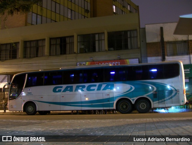 Viação Garcia 7411 na cidade de Curitiba, Paraná, Brasil, por Lucas Adriano Bernardino. ID da foto: 7738583.