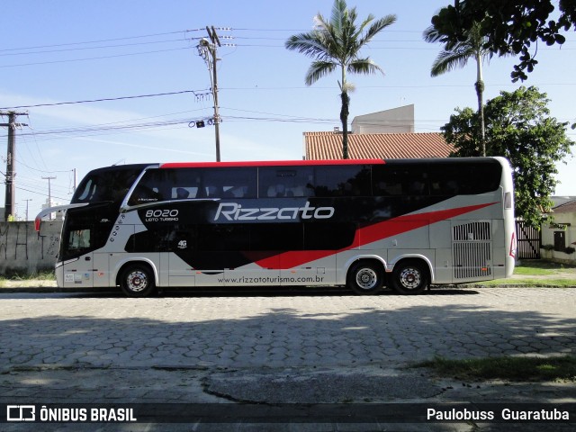 Rizzato Transporte e Turismo 8020 na cidade de Guaratuba, Paraná, Brasil, por Paulobuss  Guaratuba. Número da foto: #7739590.