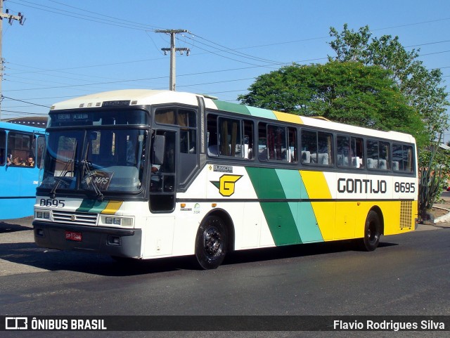 Empresa Gontijo de Transportes 8695 na cidade de Teresina, Piauí, Brasil, por Flavio Rodrigues Silva. ID da foto: 7744174.