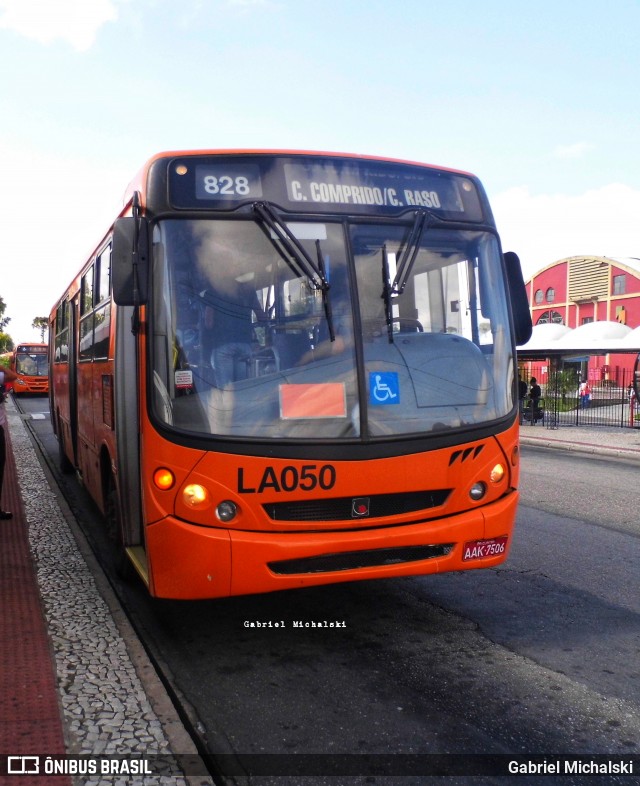 Araucária Transportes Coletivos LA050 na cidade de Curitiba, Paraná, Brasil, por Gabriel Michalski. ID da foto: 7673949.