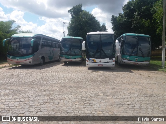 Empresas de Transportes Santana e São Paulo 1700 na cidade de Cruz das Almas, Bahia, Brasil, por Flávio  Santos. ID da foto: 7672248.