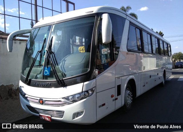 Ônibus Particulares 7961 na cidade de Itaúna, Minas Gerais, Brasil, por Vicente de Paulo Alves. ID da foto: 7673956.