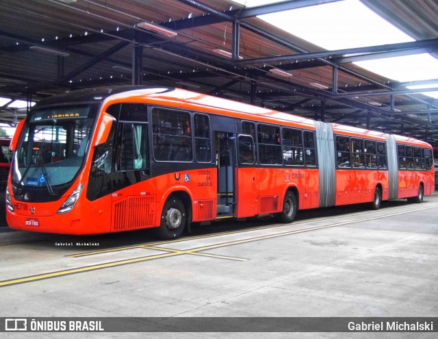 Auto Viação Redentor HE718 na cidade de Curitiba, Paraná, Brasil, por Gabriel Michalski. ID da foto: 7673796.