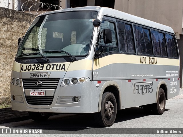 Ônibus Particulares 1976 na cidade de Divinópolis, Minas Gerais, Brasil, por Ailton Alves. Número da foto: #7676746.
