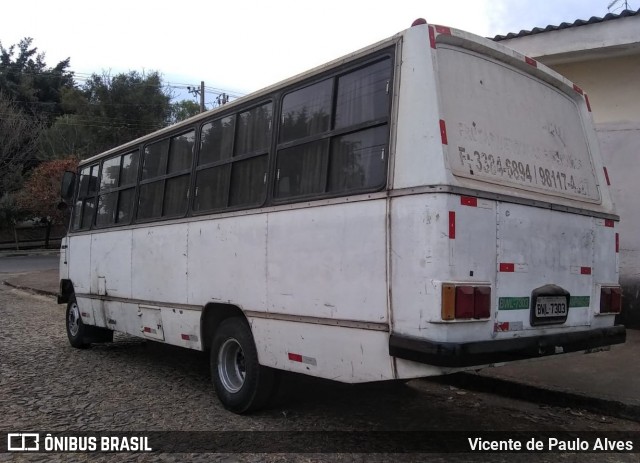 Ônibus Particulares 7303 na cidade de Itaúna, Minas Gerais, Brasil, por Vicente de Paulo Alves. ID da foto: 7674002.