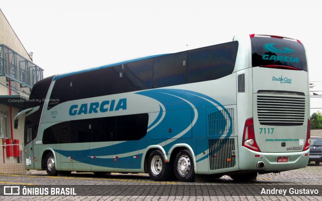 Viação Garcia 7117 na cidade de Curitiba, Paraná, Brasil, por Andrey Gustavo. Número da foto: #7752296.