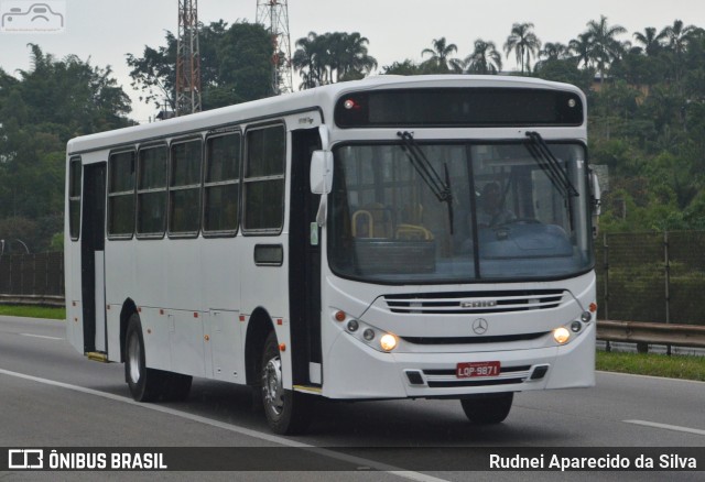 Ônibus Particulares 9871 na cidade de Santa Isabel, São Paulo, Brasil, por Rudnei Aparecido da Silva. Número da foto: #7752808.