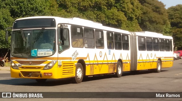 Companhia Carris Porto-Alegrense 0819 na cidade de Porto Alegre, Rio Grande do Sul, Brasil, por Max Ramos. Número da foto: #7750611.