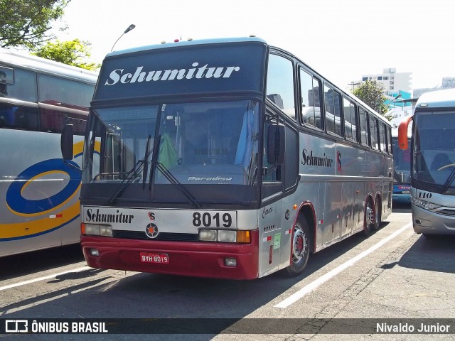 Expresso Schumitur 8019 na cidade de Aparecida, São Paulo, Brasil, por Nivaldo Junior. Número da foto: #7754601.