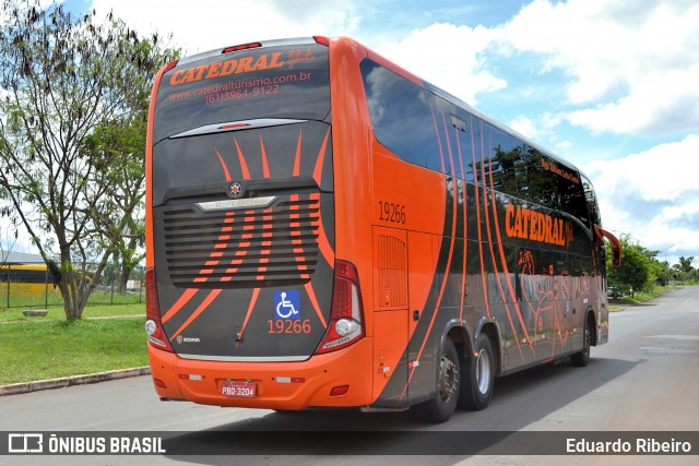 Catedral Turismo 19266 na cidade de Brasília, Distrito Federal, Brasil, por Eduardo Ribeiro. Número da foto: #7760254.