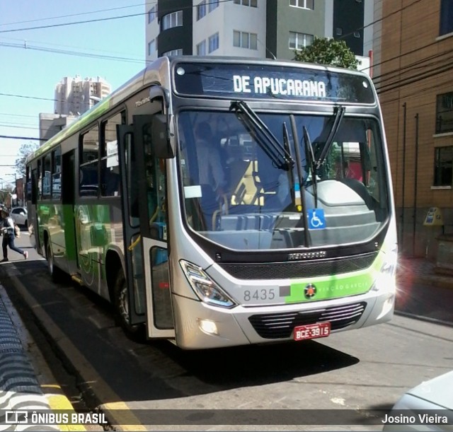 Viação Garcia 8435 na cidade de Apucarana, Paraná, Brasil, por Josino Vieira. ID da foto: 7757526.