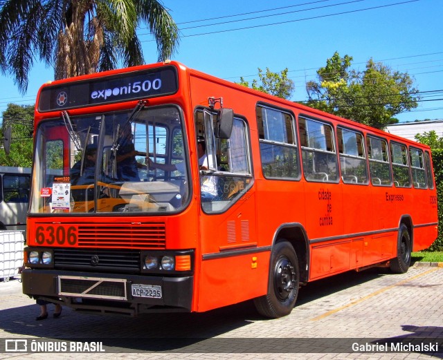 Ônibus Particulares 6306 na cidade de Curitiba, Paraná, Brasil, por Gabriel Michalski. ID da foto: 7773565.