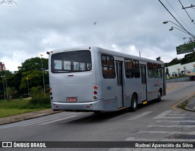 Jundiá Transportadora Turistica 1069 na cidade de Mairinque, São Paulo, Brasil, por Rudnei Aparecido da Silva. Número da foto: #7772284.