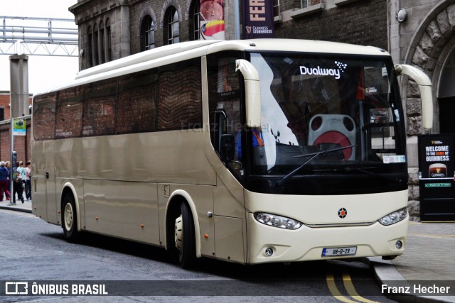 Ônibus Particulares 29 na cidade de Dublin, Irlanda, por Franz Hecher. ID da foto: 7779375.