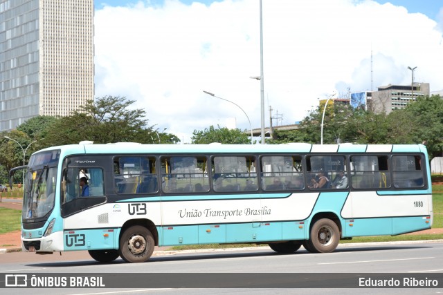 UTB - União Transporte Brasília 1880 na cidade de Brasília, Distrito Federal, Brasil, por Eduardo Ribeiro. Número da foto: #7785505.