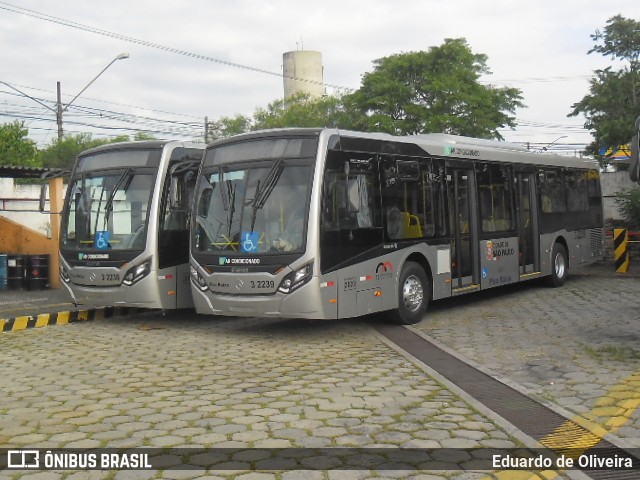 Viação Metrópole Paulista - Zona Leste 3 2239 na cidade de São Paulo, São Paulo, Brasil, por Eduardo de Oliveira. Número da foto: #7680044.