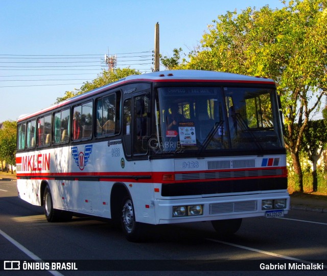 Mklein Locações e Transporte 9128 na cidade de Curitiba, Paraná, Brasil, por Gabriel Michalski. ID da foto: 7789976.