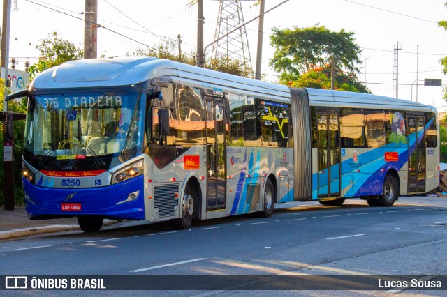 Metra - Sistema Metropolitano de Transporte 8250 na cidade de São Paulo, São Paulo, Brasil, por Lucas Sousa. Número da foto: #7788577.