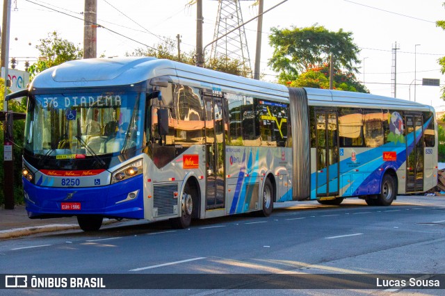 Metra - Sistema Metropolitano de Transporte 8250 na cidade de São Paulo, São Paulo, Brasil, por Lucas Sousa. ID da foto: 7788577.