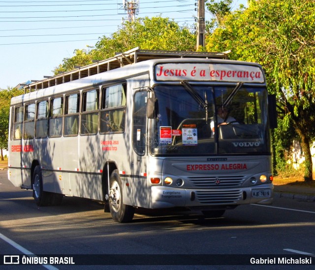 Expresso Alegria AJE7615 na cidade de Curitiba, Paraná, Brasil, por Gabriel Michalski. ID da foto: 7789940.