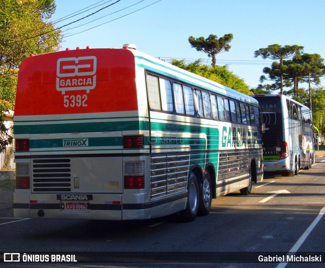 Viação Garcia 5392 na cidade de Curitiba, Paraná, Brasil, por Gabriel Michalski. Número da foto: #7789957.