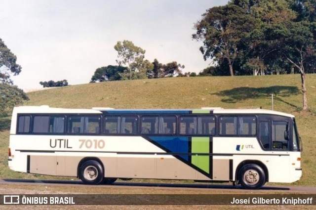 UTIL - União Transporte Interestadual de Luxo 7010 na cidade de Caxias do Sul, Rio Grande do Sul, Brasil, por Joseí Gilberto Kniphoff. Número da foto: #7689635.