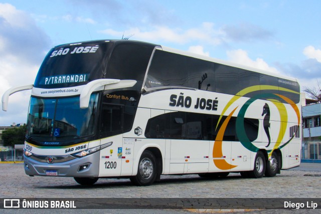 Expresso São José 1200 na cidade de Balneário Camboriú, Santa Catarina, Brasil, por Diego Lip. Número da foto: #7689230.