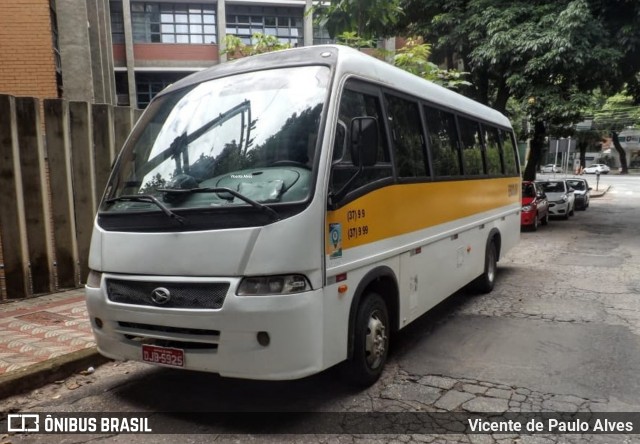 Van Tur 5925 na cidade de Belo Horizonte, Minas Gerais, Brasil, por Vicente de Paulo Alves. Número da foto: #7690051.