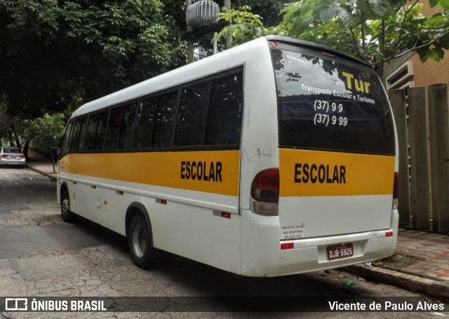 Van Tur 5925 na cidade de Belo Horizonte, Minas Gerais, Brasil, por Vicente de Paulo Alves. ID da foto: 7690089.