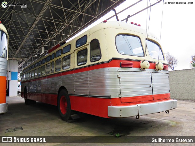 Ônibus Particulares  na cidade de São Bernardo do Campo, São Paulo, Brasil, por Guilherme Estevan. ID da foto: 7686791.