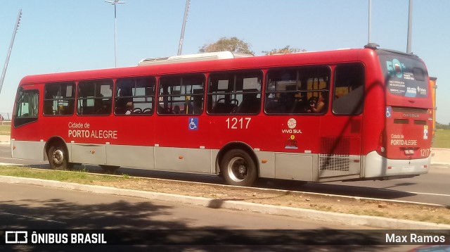 Trevo Transportes Coletivos 1217 na cidade de Porto Alegre, Rio Grande do Sul, Brasil, por Max Ramos. Número da foto: #7691177.