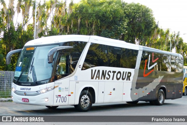 VansTour Transportes 7700 na cidade de Curitiba, Paraná, Brasil, por Francisco Ivano. ID da foto: 7692915.