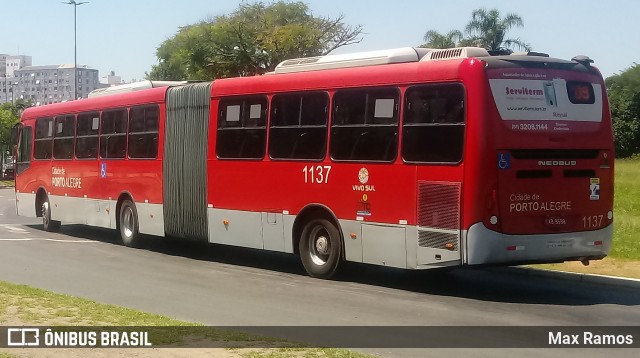 Trevo Transportes Coletivos 1137 na cidade de Porto Alegre, Rio Grande do Sul, Brasil, por Max Ramos. Número da foto: #7696427.