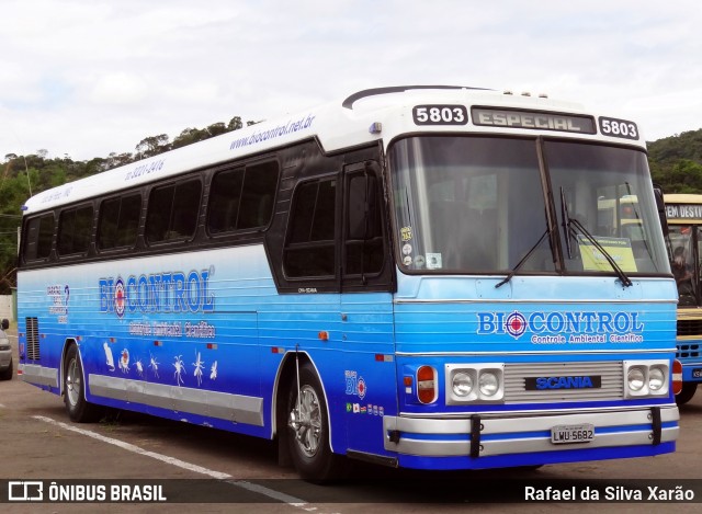 Ônibus Particulares 5682 na cidade de Juiz de Fora, Minas Gerais, Brasil, por Rafael da Silva Xarão. Número da foto: #7704035.