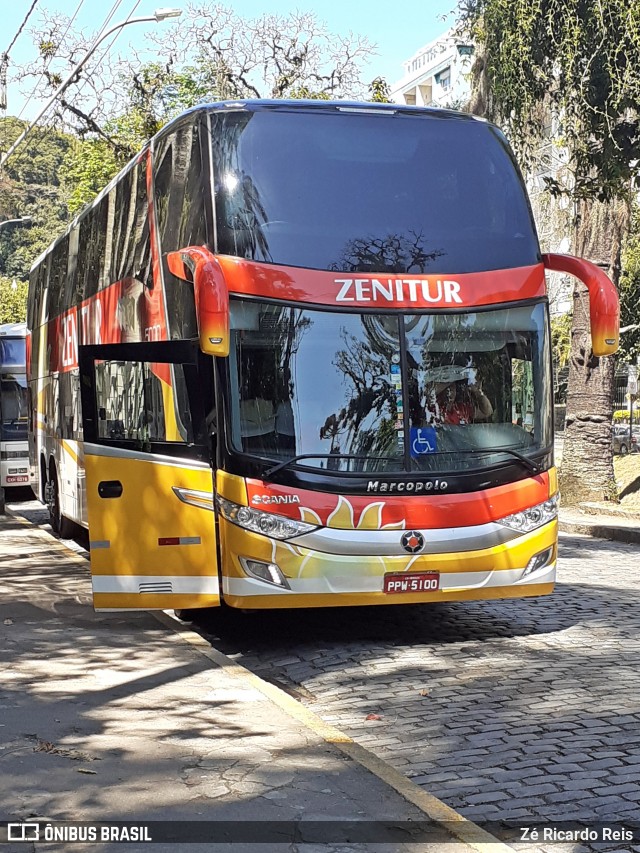 Zenitur 5000 na cidade de Petrópolis, Rio de Janeiro, Brasil, por Zé Ricardo Reis. Número da foto: #7702346.