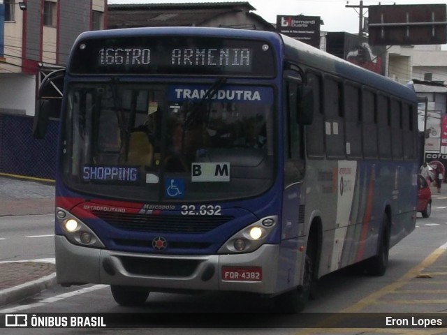 Viação Transdutra 32.632 na cidade de Arujá, São Paulo, Brasil, por Eron Lopes. Número da foto: #7706380.