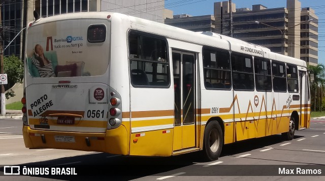 Companhia Carris Porto-Alegrense 0561 na cidade de Porto Alegre, Rio Grande do Sul, Brasil, por Max Ramos. Número da foto: #7705593.